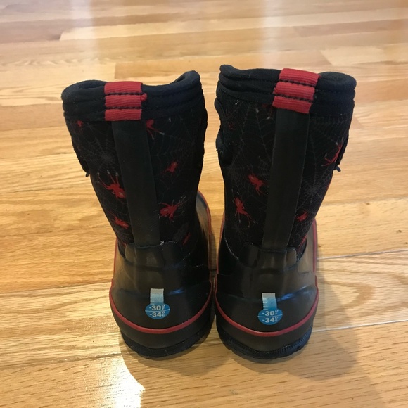 Bogs Classic waterproof, insulated boots, toddler size 9 - Picture 2 of 6